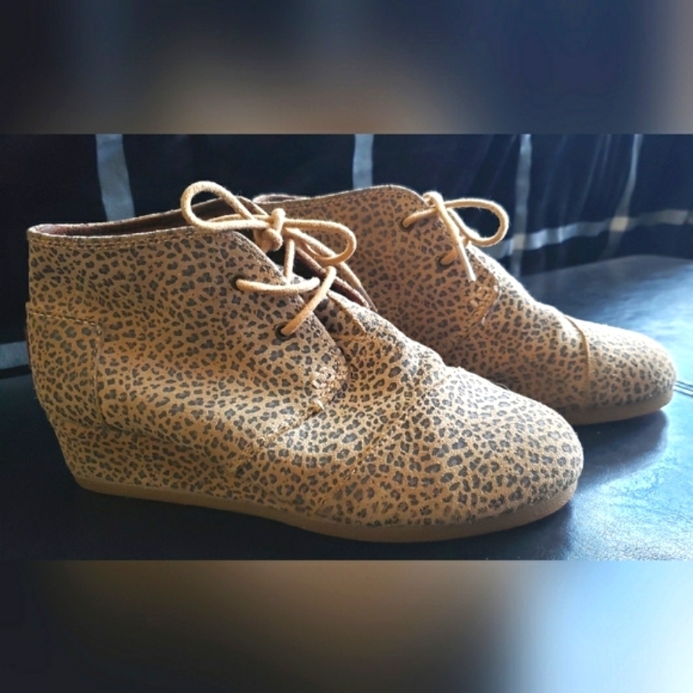 TOMS suede desert wedge cheetah
